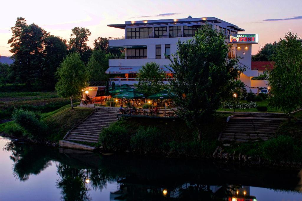 Hotel Le Pont Приедор Экстерьер фото